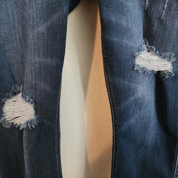 Torrid Bombshell skinny cropped destructed denim sz 10 - Picture 2 of 7